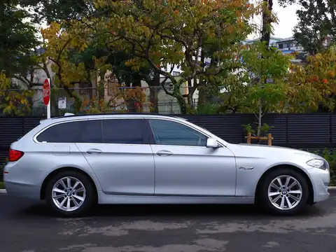 カタログ画像：５シリーズ （5 SERIES） ５２３ｉツーリング ハイラインパッケージ 2011年10月 DBA-XL20 2000cc 燃費13.8km / l 外装