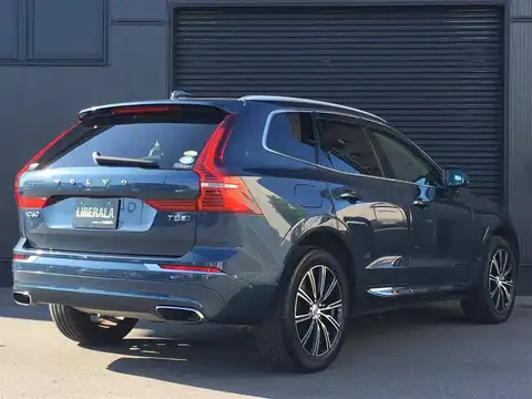 カタログ画像：ＸＣ６０ （XC60） Ｔ５ ＡＷＤ インスクリプション 2017年10月 DBA-UB420XC 2000cc デニムブルーメタリック 燃費12.6km / l バック