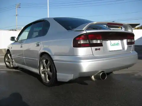 カタログ画像：レガシィＢ４ （LEGACY B4） Ｓ 2002年5月 TA-BE5 2000cc プレミアムシルバー・メタリック 燃費13.0km / l バック