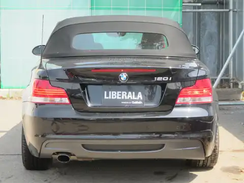 カタログ画像：１シリーズ （1 SERIES） １２０ｉ カブリオレ Ｍスポーツパッケージ 2011年6月 LBA-UM20 2000cc 燃費12.8km / l バック