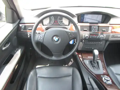 カタログ画像：３シリーズ （3 SERIES） ３２５ｉ ｘＤｒｉｖｅ 2008年10月 ABA-VF25 2500cc ブラック・サファイア（メタリック・カラー） 燃費9.3km / l 内装