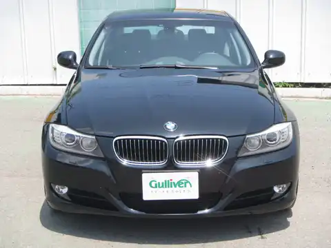 カタログ画像：３シリーズ （3 SERIES） ３２５ｉ ｘＤｒｉｖｅ 2008年10月 ABA-VF25 2500cc ブラック・サファイア（メタリック・カラー） 燃費9.3km / l フロント