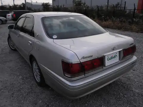 カタログ画像：クラウン （CROWN） アスリートＶプレミアム 2002年8月 GH-JZS171 2500cc シルバーメタリック 燃費9.2km / l バック