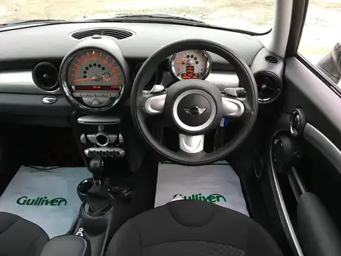 カタログ画像：ＭＩＮＩ （MINI） クーパーＳ 2007年2月 ABA-MF16S 1600cc ペッパー・ホワイト（ソリッド） 燃費12.6km / l 内装