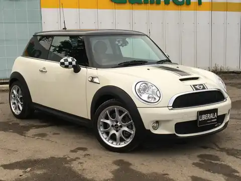 カタログ画像：ＭＩＮＩ （MINI） クーパーＳ 2007年2月 ABA-MF16S 1600cc ペッパー・ホワイト（ソリッド） 燃費12.6km / l メイン（その他）