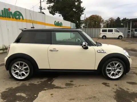 カタログ画像：ＭＩＮＩ （MINI） クーパーＳ 2007年2月 ABA-MF16S 1600cc ペッパー・ホワイト（ソリッド） 燃費12.6km / l 外装
