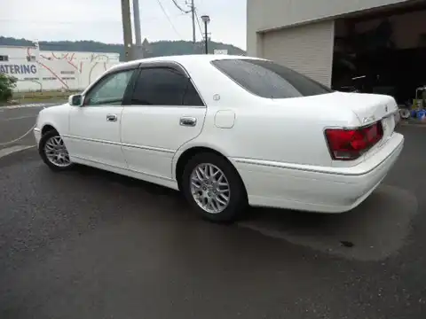 カタログ画像：クラウン （CROWN） アスリートＧ 2001年8月 TA-JZS175 3000cc ホワイトパールクリスタルシャイン 燃費11.4km / l バック