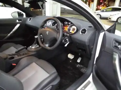 カタログ画像：ＲＣＺ （RCZ） オニキス 2012年10月 ABA-T7R5F02 1600cc オパール・ホワイト 燃費11.5km / l 内装