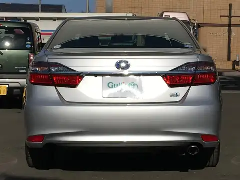 カタログ画像：カムリ （CAMRY） ハイブリッド Ｇパッケージ 2015年10月 DAA-AVV50 2500cc シルバーメタリック 燃費23.4km / l バック