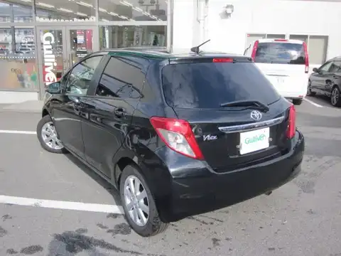 カタログ画像：ヴィッツ （VITZ） Ｕ 2012年5月 DBA-NSP135 1300cc ブラックマイカ 燃費18.0km / l バック