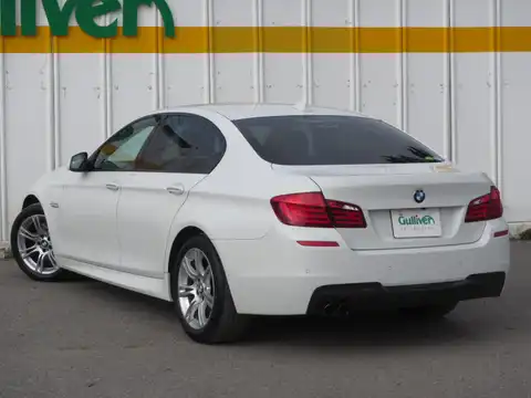 カタログ画像：５シリーズ （5 SERIES） ５２３ｉ Ｍスポーツパッケージ 2010年7月 DBA-FP25 2500cc アルピン・ホワイトⅢ 燃費11.2km / l バック