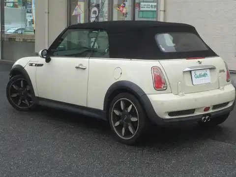 カタログ画像：ＭＩＮＩ （MINI） クーパーＳ コンバーチブル サイドウォーク 2008年10月 ABA-RH16 1600cc ペッパー・ホワイト（ソリッド） 燃費11.8km / l バック