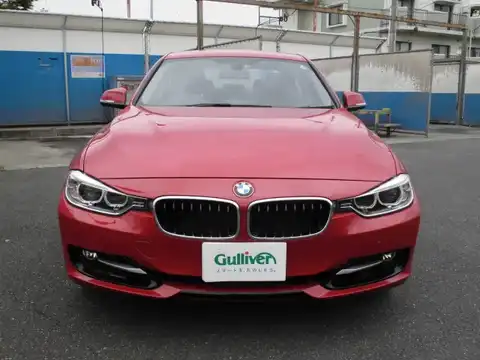 カタログ画像：３シリーズ （3 SERIES） ３２０ｉ スポーツ 2014年4月 DBA-3B20 2000cc メルボルン・レッド 燃費16.4km / l フロント