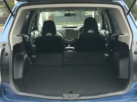 カタログ画像：フォレスター （FORESTER） ２．０ＸＴ 2010年4月 DBA-SH5 2000cc ニューポートブルー・パール 燃費13.0km / l 内装