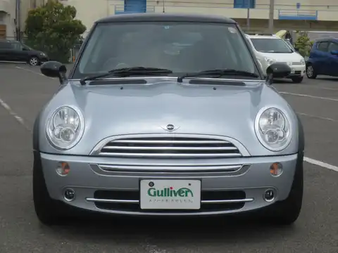 カタログ画像：ＭＩＮＩ （MINI） クーパー 2005年9月 GH-RA16 1600cc ピュア・シルバー（メタリック） 燃費13.4km / l フロント