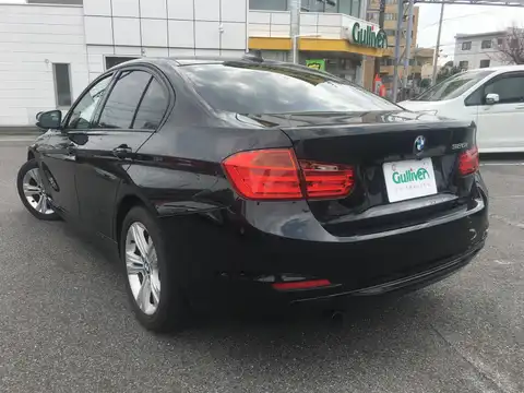 カタログ画像：３シリーズ （3 SERIES） ３２０ｉ スポーツ 2014年4月 DBA-3B20 2000cc ブラック・サファイア 燃費16.4km / l バック