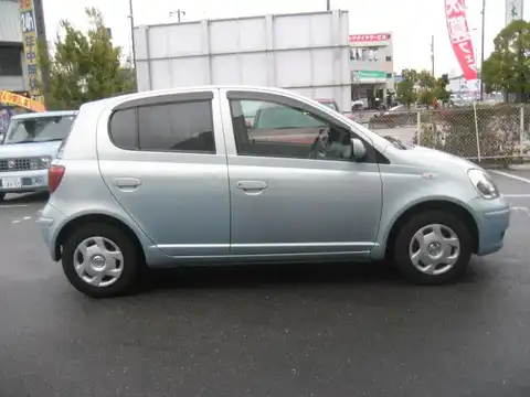 カタログ画像：ヴィッツ （VITZ） Ｆ Ｌパッケージ ナビスペシャル 2002年12月 UA-NCP15 1300cc ペールブルーマイカメタリック 燃費16.6km / l 外装