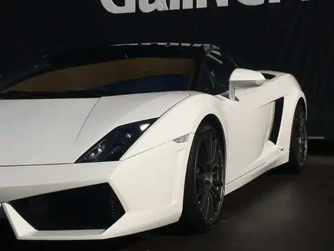 カタログ画像：ガヤルド （GALLARDO） ＬＰ５６０－４ 2012年8月 ABA-GECEH 5200cc ビアンコ・モノセルス（ホワイト） フロント