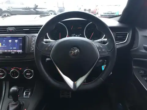 カタログ画像：ジュリエッタ （GIULIETTA） スーパーパックスポーツ 2017年2月 ABA-940141 1400cc アルファレッド 燃費15.6km / l 内装