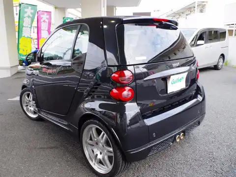 カタログ画像：スマートフォーツークーペ （SMART FORTWO COUPE） ＢＲＡＢＵＳ エクスクルーシブ 2008年7月 ABA-451333 1000cc ディープブラック 燃費17.1km / l バック