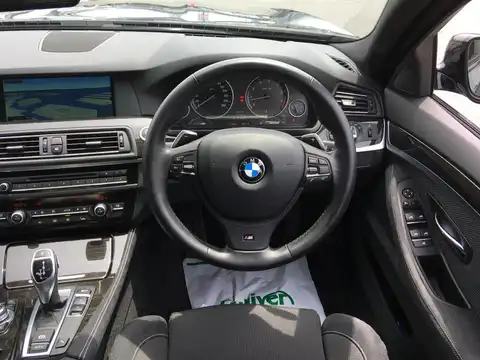 カタログ画像：５シリーズ （5 SERIES） ５２３ｉツーリング Ｍスポーツパッケージ 2010年9月 DBA-MT25 2500cc 燃費10.2km / l 内装