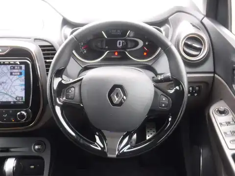 カタログ画像：キャプチャー （CAPTUR） カンヌ 2016年6月 ABA-2RH5F1 1200cc ブルーマリーンフュメ+カプチーノM 燃費17.2km / l 内装