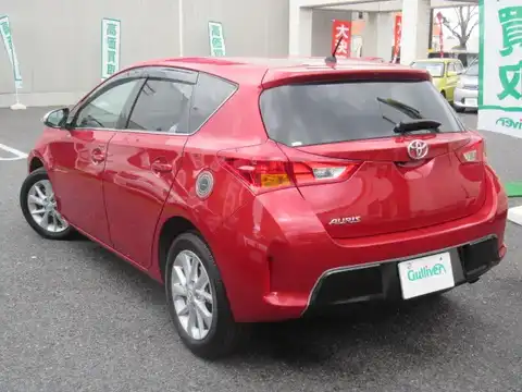 カタログ画像：オーリス （AURIS） １５０Ｘ Ｓパッケージ 2014年4月 DBA-NZE181H 1500cc レッドマイカメタリック 燃費18.2km / l バック