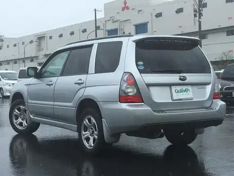 カタログ画像：フォレスター （FORESTER） ２．０Ｘ 2007年1月 CBA-SG5 2000cc スティールシルバー・メタリック 燃費13.0km / l バック