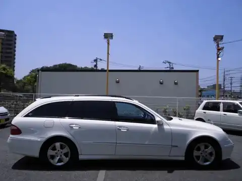 カタログ画像：Ｅクラスステーションワゴン （E-CLASS STATIONWAGON） Ｅ３２０ ステーションワゴン アバンギャルド 2004年7月 GH-211265C 3200cc アラバスターホワイト（Ｓ） 燃費8.5km / l 外装