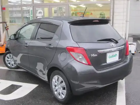 カタログ画像：ヴィッツ （VITZ） Ｕ 2012年5月 DBA-NSP130 1300cc グレーメタリック 燃費20.6km / l バック