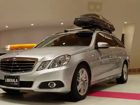 カタログ画像：Ｅクラスステーションワゴン （E-CLASS STATIONWAGON） Ｅ３５０ ４マチック ステーションワゴン アバンギャルド 2010年8月 DBA-212287C 3500cc イリジウムシルバー（Ｍ） 燃費8.5km / l メイン（その他）