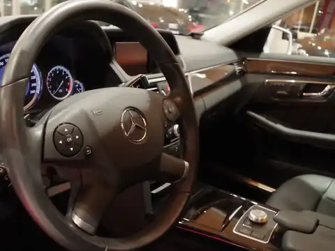 カタログ画像：Ｅクラスステーションワゴン （E-CLASS STATIONWAGON） Ｅ３５０ ４マチック ステーションワゴン アバンギャルド 2010年8月 DBA-212287C 3500cc イリジウムシルバー（Ｍ） 燃費8.5km / l 内装