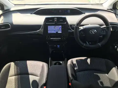 カタログ画像：プリウス （PRIUS） Ｓセーフティプラス ツートーン 2017年11月 DAA-ZVW55 1800cc アティチュードブラックマイカ×ホワイトパールクリスタルシャイン 燃費34.0km / l 内装