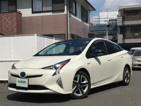 カタログ画像：プリウス （PRIUS） Ｓセーフティプラス ツートーン 2017年11月 DAA-ZVW55 1800cc アティチュードブラックマイカ×ホワイトパールクリスタルシャイン 燃費34.0km / l フロント