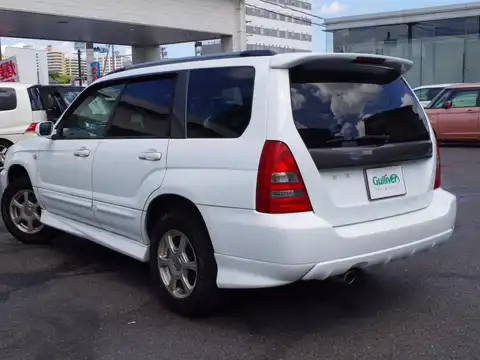 カタログ画像：フォレスター （FORESTER） Ｘ２０ 2002年2月 TA-SG5 2000cc ピュアホワイト 燃費13.6km / l バック