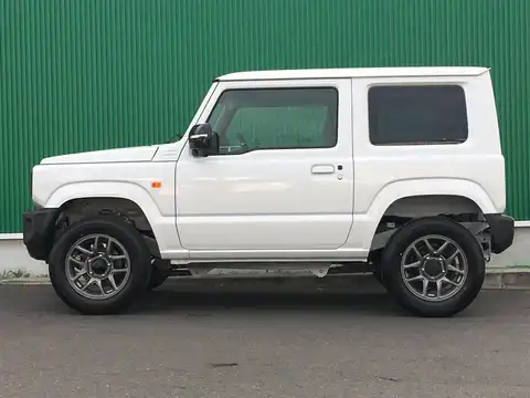 カタログ画像：ジムニー （JIMNY） ＸＧ スズキセーフティサポート装着車 2021年10月 3BA-JB64W 660cc ホワイト 燃費14.3km / l 外装