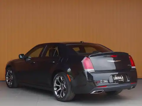 カタログ画像：クライスラー・３００ （CHRYSLER 300） ３００Ｓ 2015年12月 ABA-LX36 3600cc グロスブラック 燃費9.2km / l バック