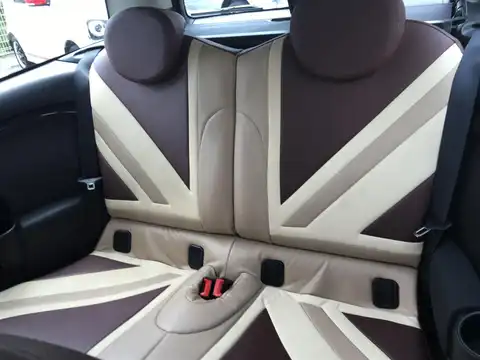カタログ画像：ＭＩＮＩ （MINI） クーパーＳ クラブマン 2011年4月 DBA-ZG16 1600cc ホット・チョコレート（メタリック） 燃費17.8km / l 内装