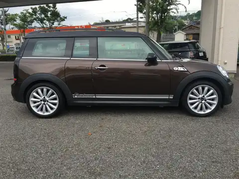 カタログ画像：ＭＩＮＩ （MINI） クーパーＳ クラブマン 2011年4月 DBA-ZG16 1600cc ホット・チョコレート（メタリック） 燃費17.8km / l 外装