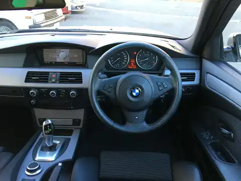 カタログ画像：５シリーズ （5 SERIES） ５２５ｉ Ｍスポーツパッケージ 2008年10月 ABA-NU25 2500cc 燃費8.8km / l 内装