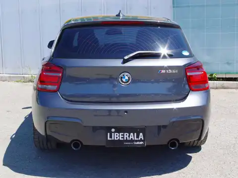 カタログ画像：１シリーズ （1 SERIES） Ｍ１３５ｉ 2012年8月 DBA-1B30 3000cc ミネラル・グレー（メタリック・カラー） 燃費12.6km / l バック