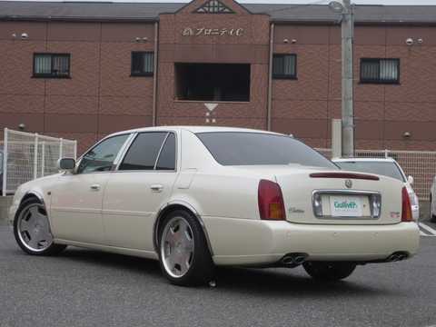 カタログ画像：キャデラックドゥビル （CADILLAC DEVILE） ベースグレード 2003年4月 GH-AK64K 4600cc ホワイトダイヤモンド 燃費7.5km / l バック