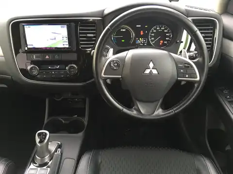 カタログ画像：アウトランダーＰＨＥＶ （OUTLANDER PHEV） Ｇ 2014年1月 DLA-GG2W 2000cc ブラックマイカ 内装