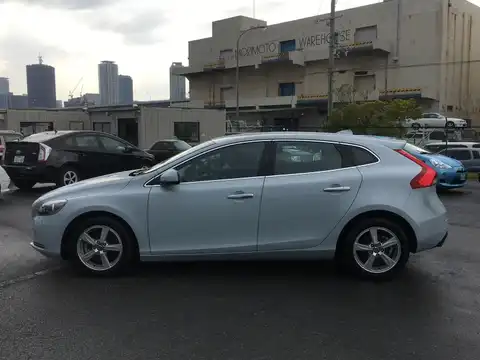 カタログ画像：Ｖ４０ （V40） Ｔ４ 2014年12月 DBA-MB4164T 1600cc カスピアンブルーメタリック 燃費16.2km / l 外装