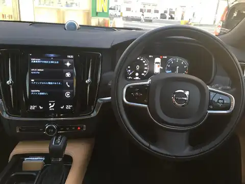 カタログ画像：Ｖ９０ （V90） クロスカントリー Ｔ５ ＡＷＤ サマム エアサスペンション装着車 2017年7月 DBA-PB420A 2000cc ブラック 燃費13.1km / l 内装