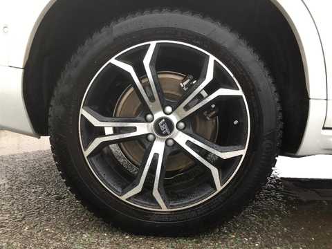 カタログ画像：ＸＣ９０ （XC90） Ｔ８ ツインエンジン ＡＷＤ エクセレンス 2018年8月 DLA-LB420XCPA 2000cc アイスホワイト 燃費13.7km / l タイヤ