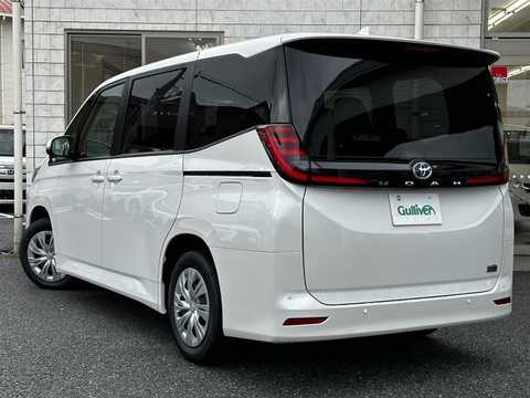 カタログ画像：ノア （NOAH） Ｘ 2022年1月 6BA-MZRA95W 2000cc ホワイトパールクリスタルシャイン 燃費14.4km / l バック