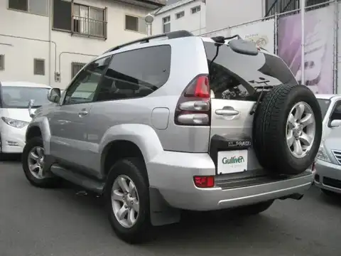 カタログ画像：ランドクルーザープラド （LAND CRUISER PRADO） ＲＸ 2004年8月 CBA-TRJ125W 2700cc シルバーメタリック 燃費8.8km / l バック