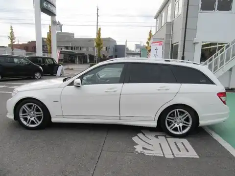 カタログ画像：Ｃクラスステーションワゴン （C-CLASS STATIONWAGON） Ｃ２００ ＣＧＩブルーエフィシェンシー ステーションワゴン アバンギャルド １２５!エディション 2011年1月 DBA-204248 1800cc カルサイトホワイト（Ｓ） 燃費11.6km / l 外装