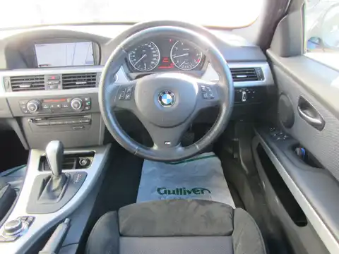 カタログ画像：３シリーズ （3 SERIES） ３２０ｉ Ｍスポーツ プラス 2008年10月 ABA-VA20 2000cc モンテゴ・ブルー（メタリック・カラー） 燃費12.0km / l 内装